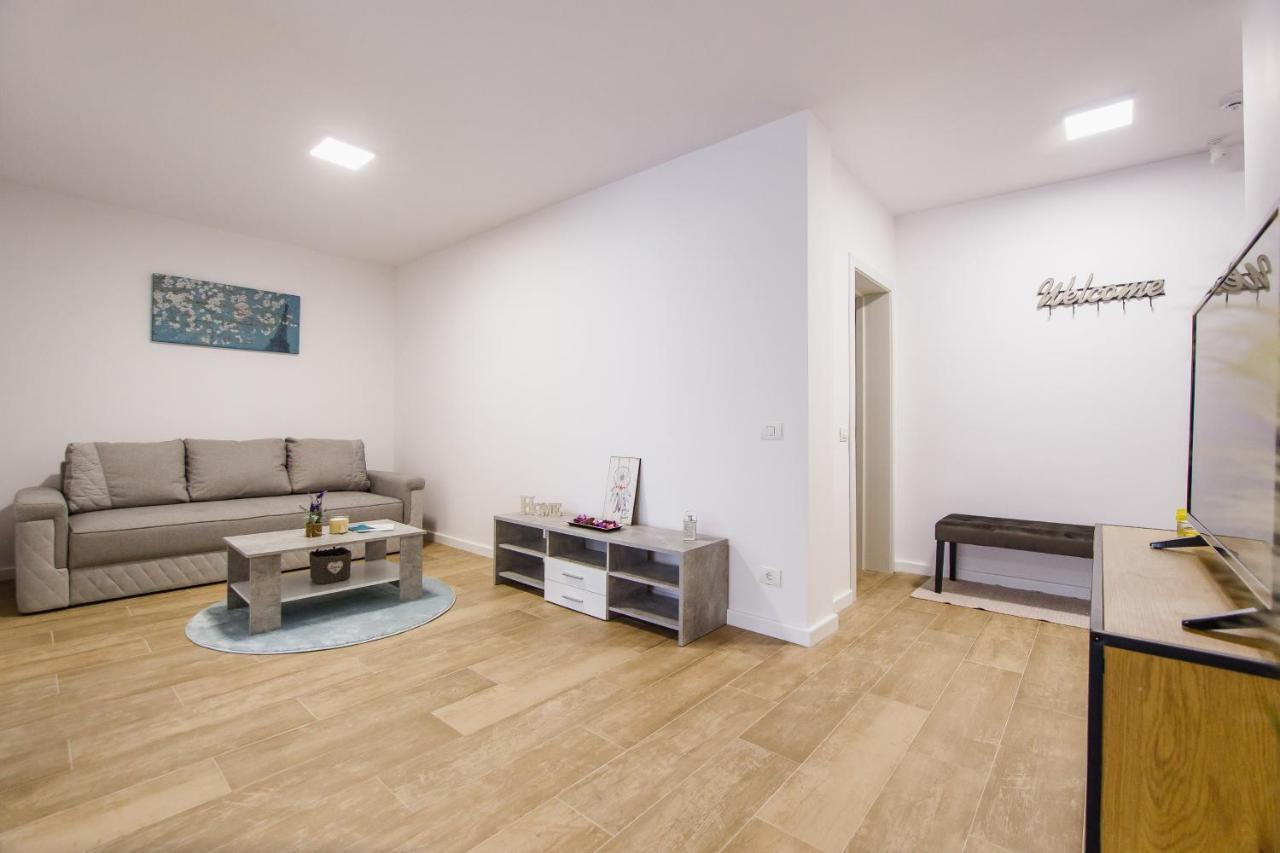 Lovely Home At West Residence Oradea Extérieur photo
