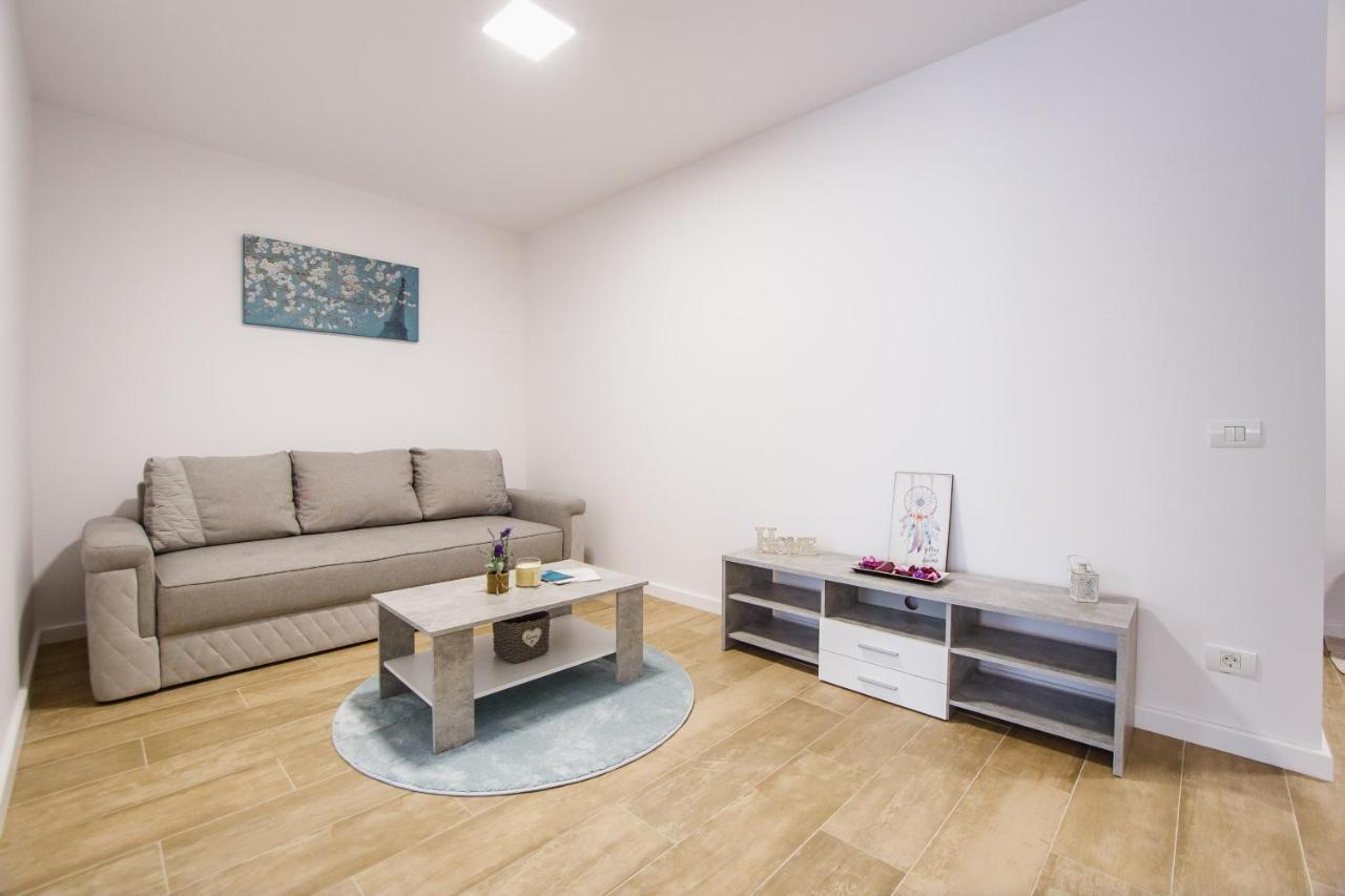 Lovely Home At West Residence Oradea Extérieur photo