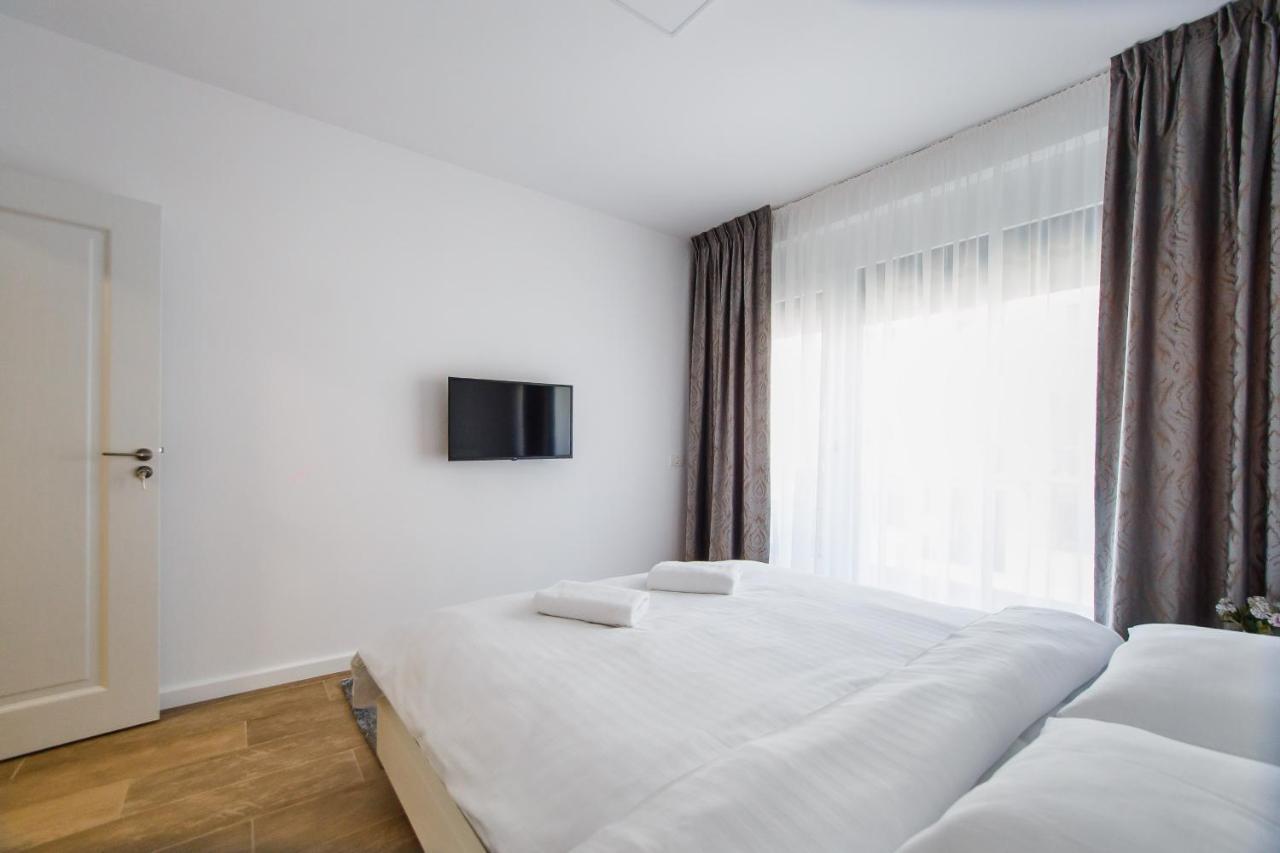 Lovely Home At West Residence Oradea Extérieur photo